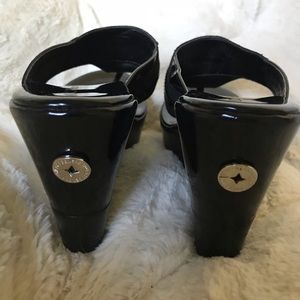 Black BCBGeneration thong style heel